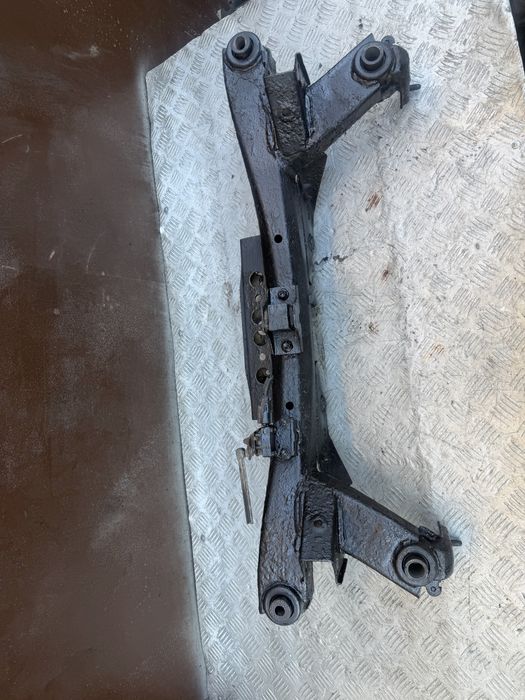 Задний подрамник балка тойота авенсис год 2003 avensis