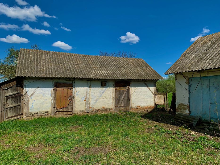 Земельна ділянка з будинком