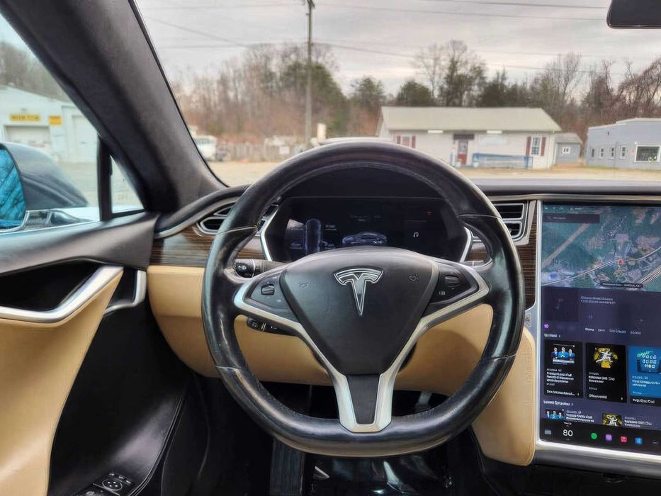 Tesla Model S      2016