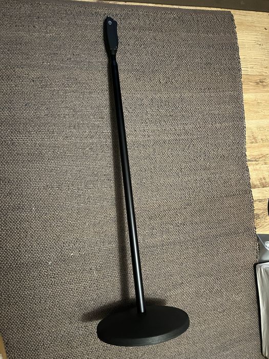 Três suportes de microfone