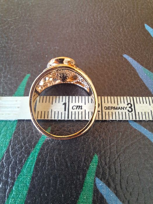 Śliczny pierścionek z niebieskim oczkiem rozm. 7