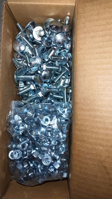 Śruby zamkowe plus nakrętki M8x25mm klasa 4.8 200 sztuk