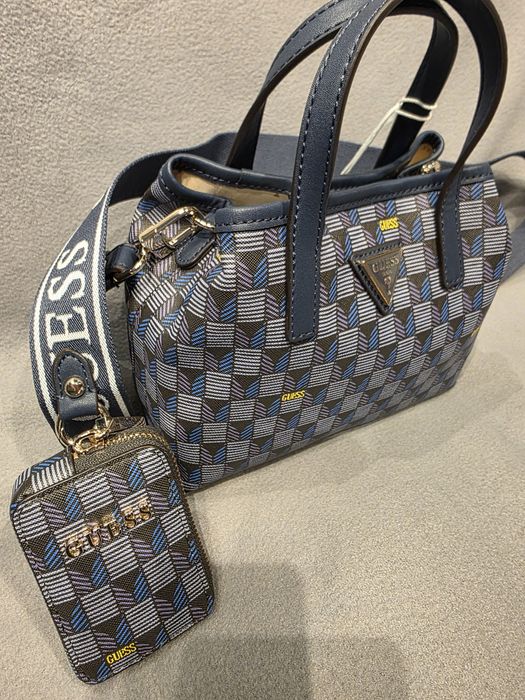 Torebka granatowa guess nowa z dodatkami