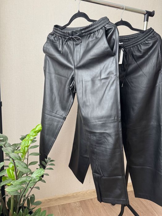 Шкіряні штани Mango