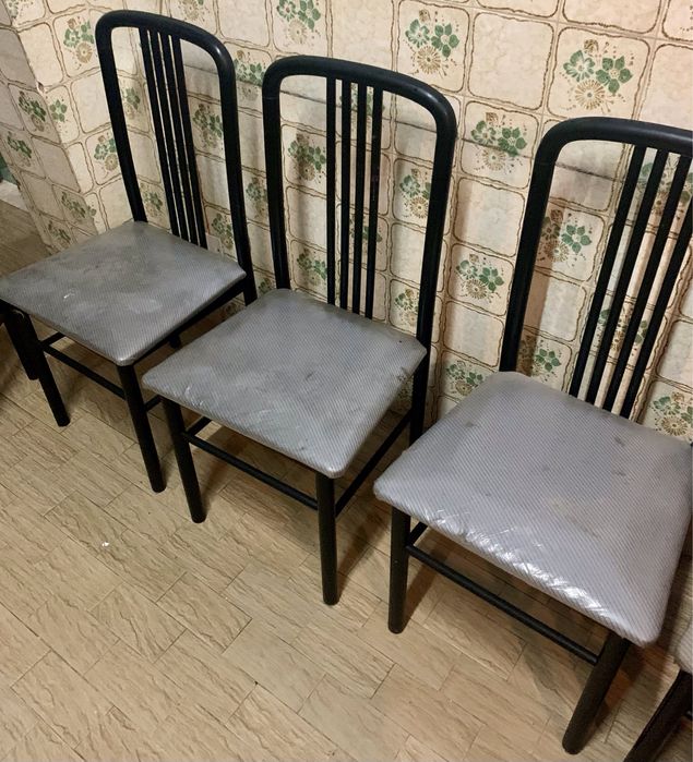 Conjunto seis cadeiras com assento estofado