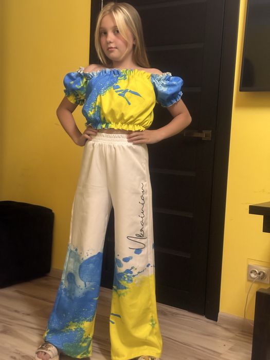 Українські вишиванки костюм