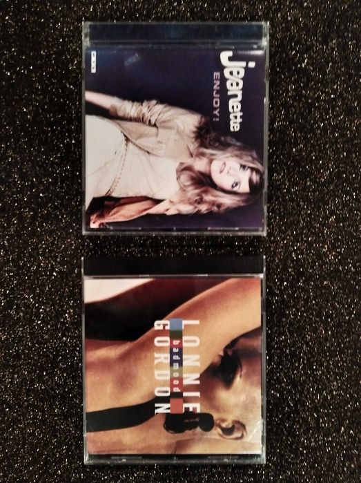 CD's pop, rock, hip hop, chill, fado, folk, Bollywood, ...