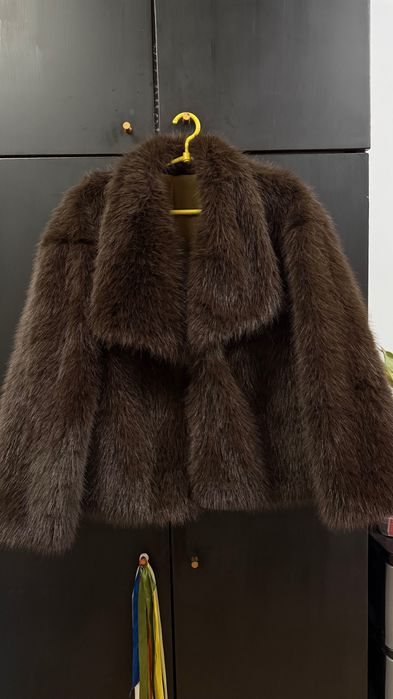 Шубка коричнева розмір s, бюст 86-90, талія 66-70, висота 165-170 см.