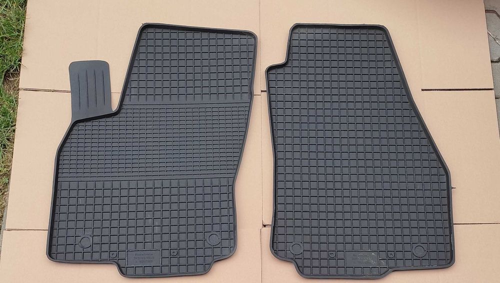 TOYOTA COROLLA X E13 NOWE Dywaniki PRZÓD gumowe dopasowane korytka