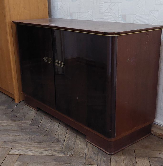 Віддам Шафу сервант та тумбу