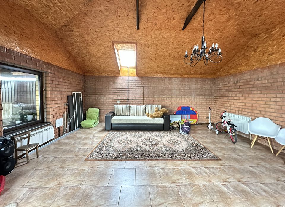 Продам добротный 2-х эт. дом 285 м2 в Обуховке, озеро Попасное, лес