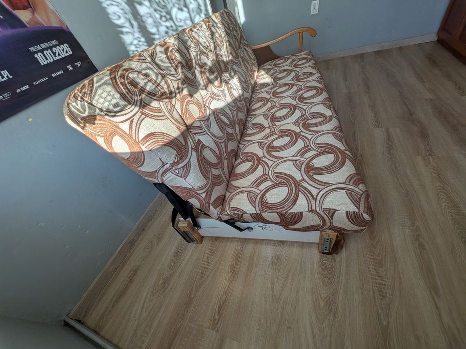 Oddam za darmo dwie kanapy oraz komodę