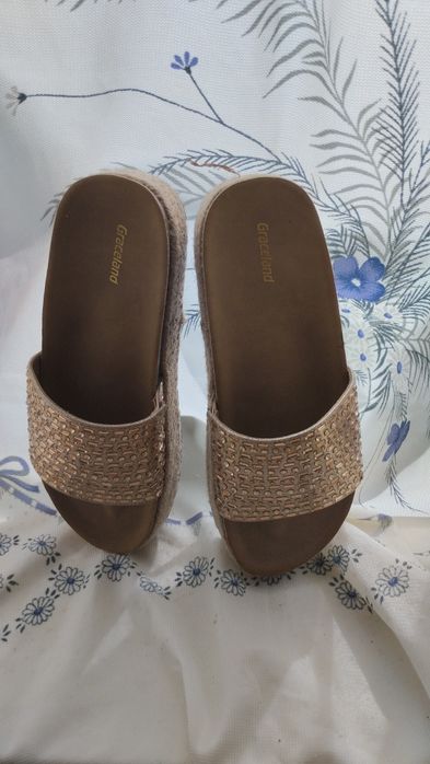 Шльопанці жіночі