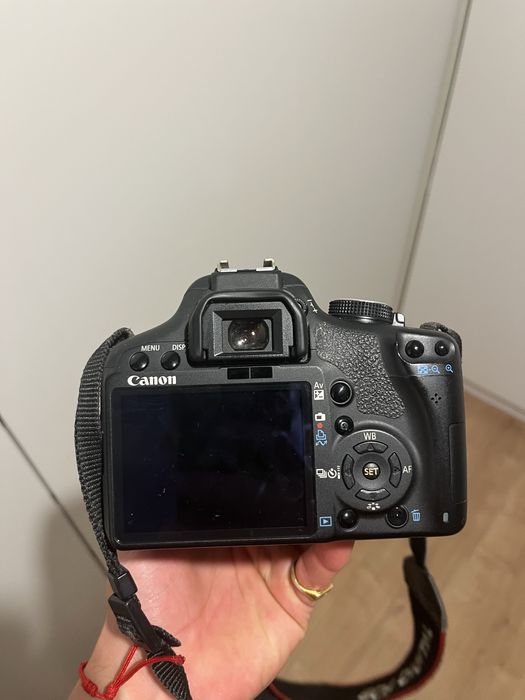 Canon EOS 500D / Rebel T1i + Canon 18-200mm IS – Excelente Kit