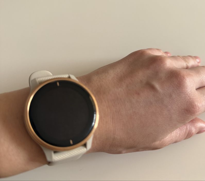 Garmin Venu  GPS AMOLED Смарт-годинник, ідеальний стан