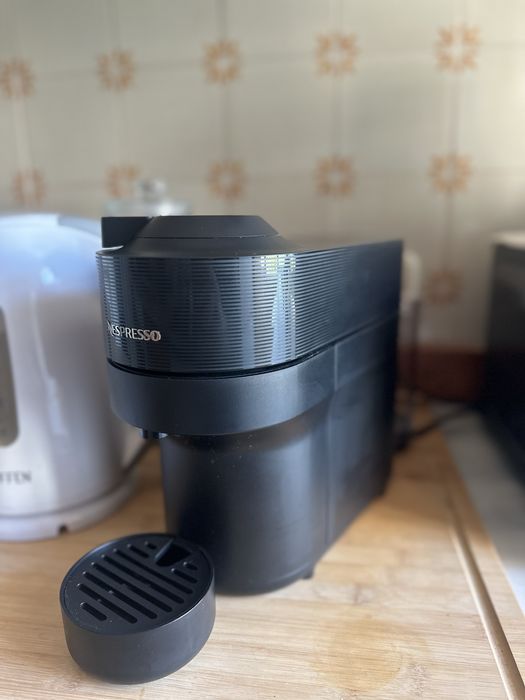 Máquina de Café Nesspresso Pop Black