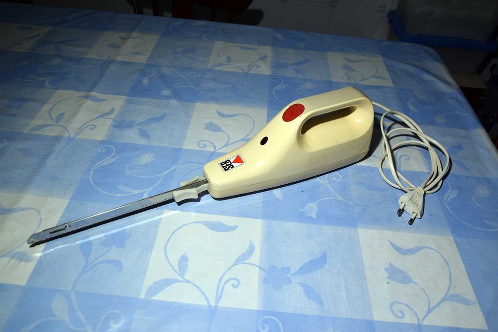 Electric Bread Knife429754268590417921