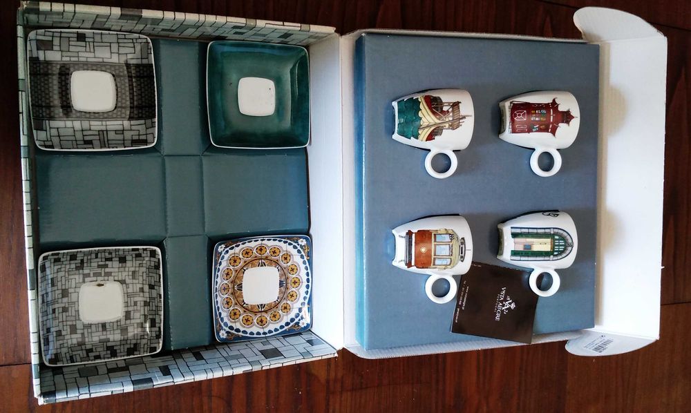 Caixa com 4 chávenas de café com pires "Alma do Porto" da Vista Alegre