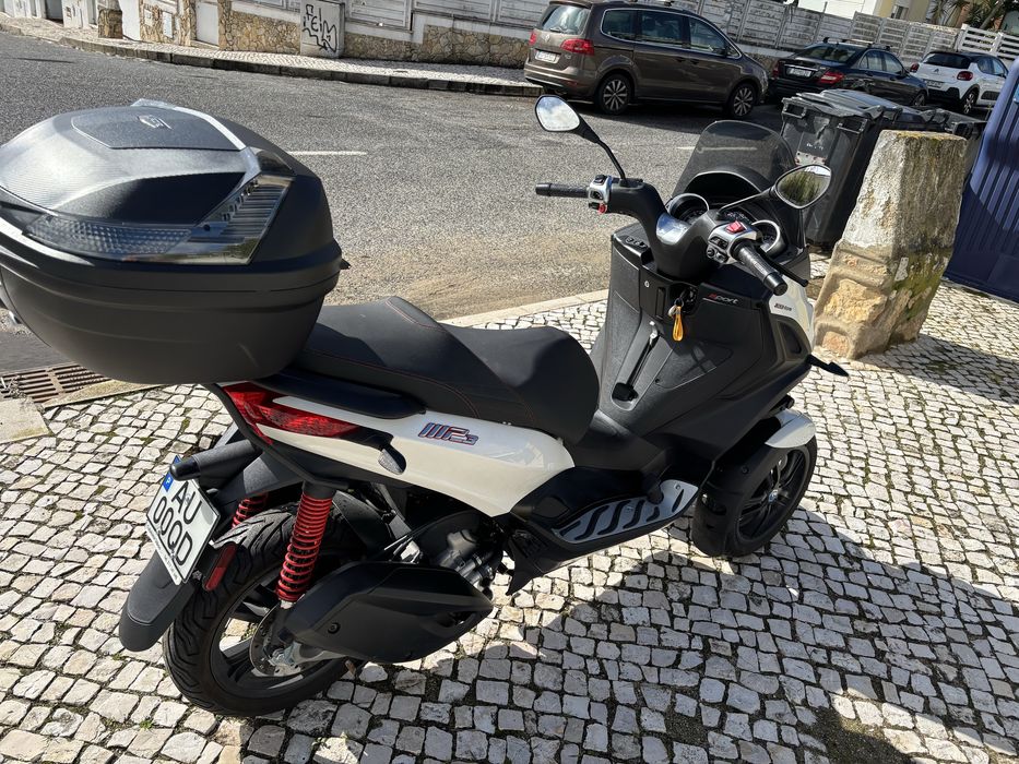 Piaggio MP3 300 só com 1500 kms