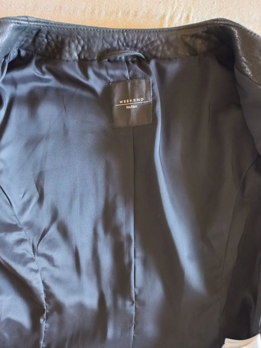 Женская кожаная куртка Weekend Max Mara, чёрного цвета косуха, оригина