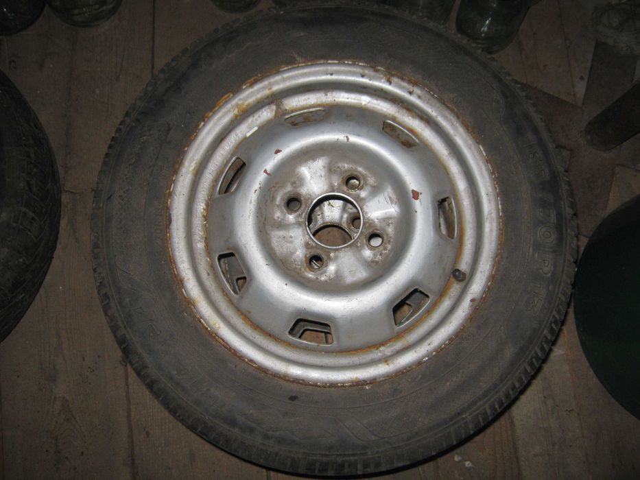 Диск с резиной Nissan Sunny N13