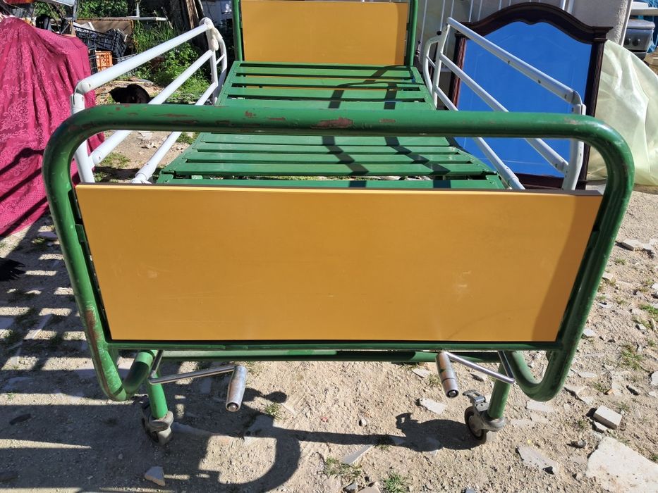 Cama hospitalar articulada manual