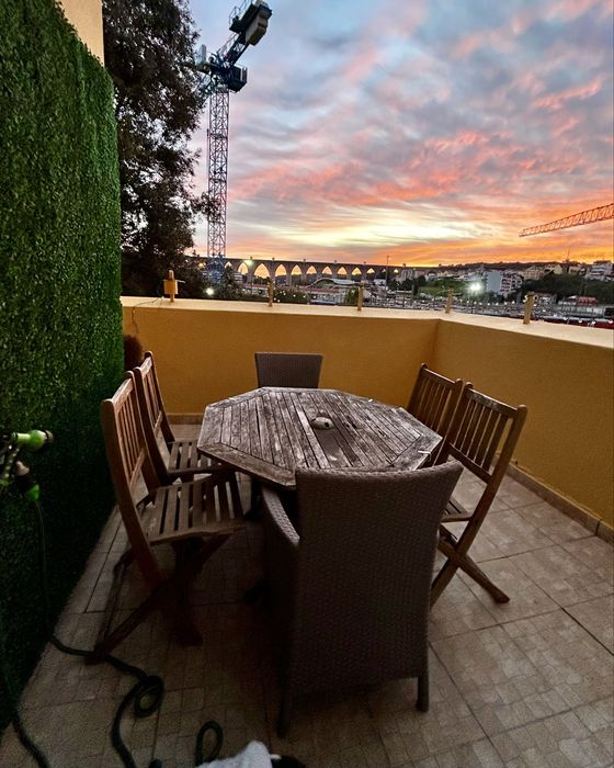 T2 Mobilado com Terraço | Campolide / Sete Rios | Remodelado | Entrada Imediata | 1400€