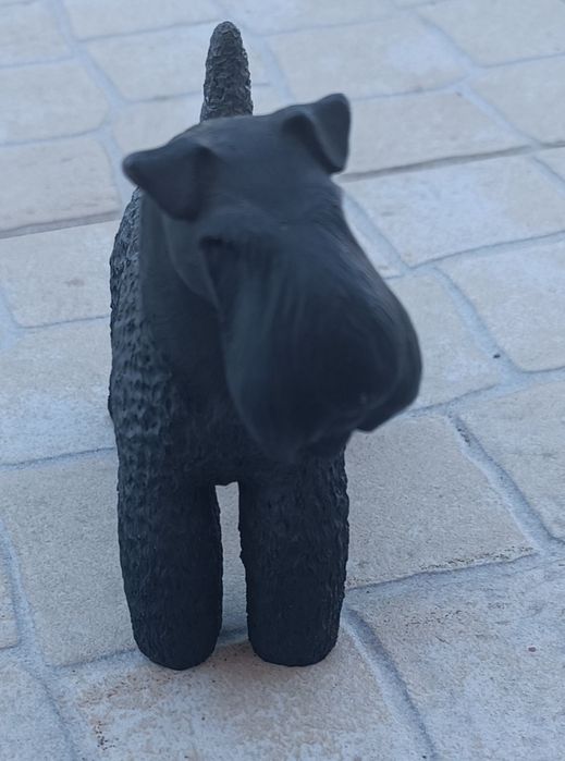 Estatueta estátua cão raça Schnauzer Terrier