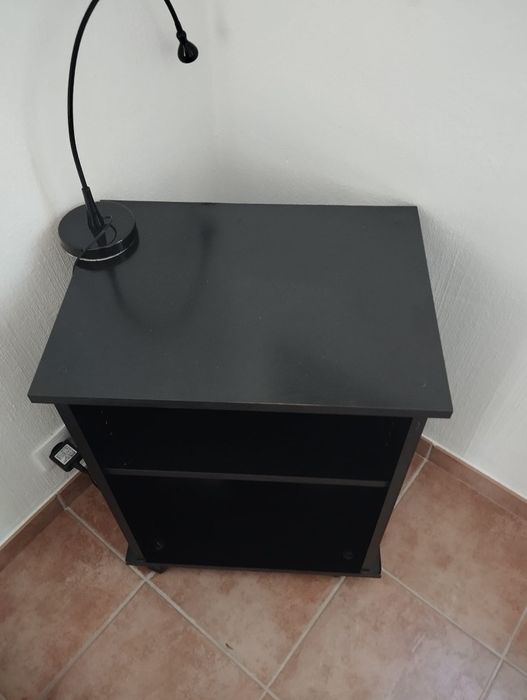 Mesa de cabeceira ou de apoio preta