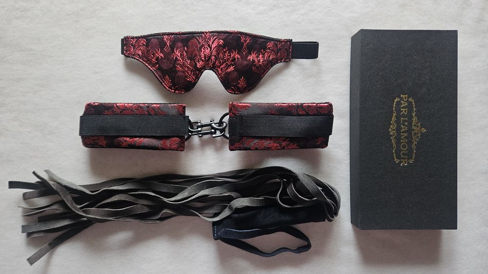 Zestaw erotyczny: Opaska na oczy, kajdanki i pejcz Parl amour