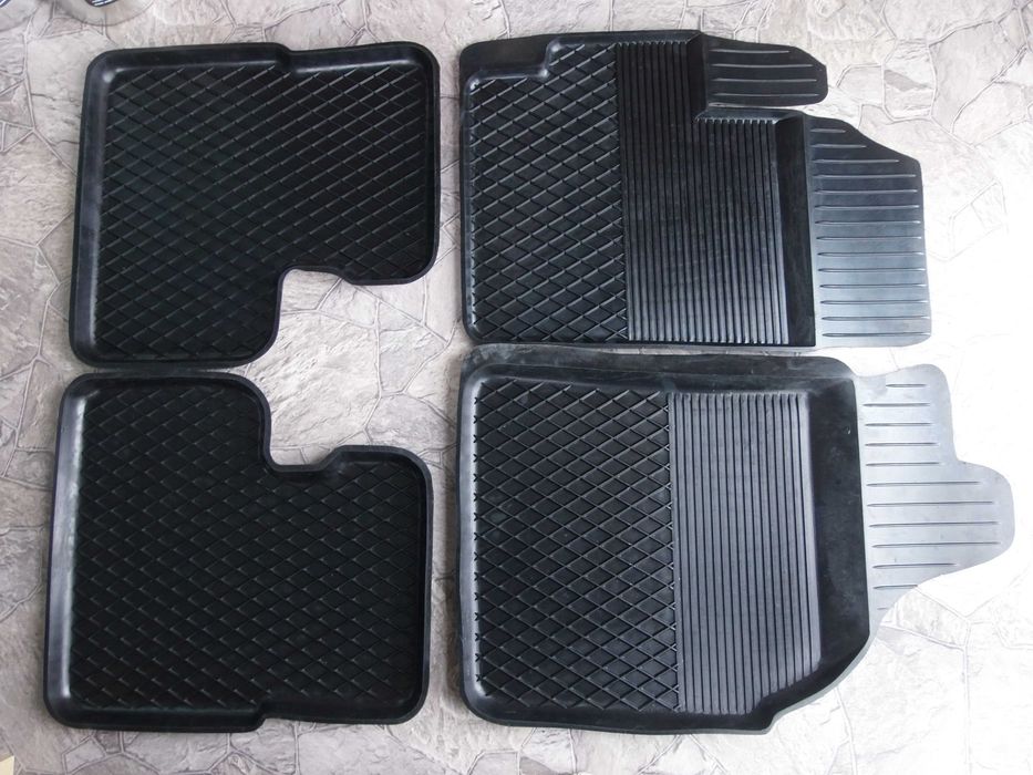 Dywaniki Gumowe Daihatsu Sirion I II M100 M300 Charade Cuore Feroza