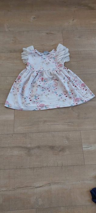 Zestaw ubranek dla dziewczynki w rozmiarze 92/98 - stan bardzo dobry