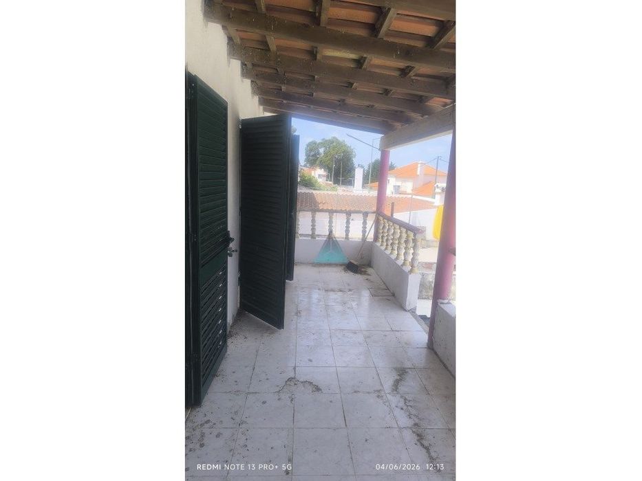 Moradia T3 com Garagem, Terraço e Logradouro em S. Simão, Azeitão