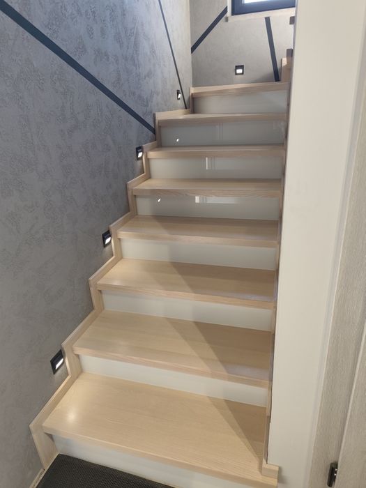 Schody wewnętrzne,na konstrukcji,na beton,stopnie,trepy