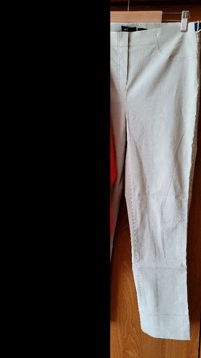 Zestaw beżowe spodnie oaz koralowy sweterek  L/XL