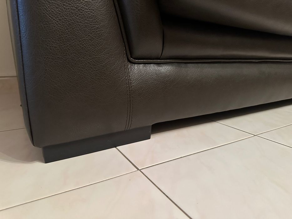 Sofá castanho escuro 110€