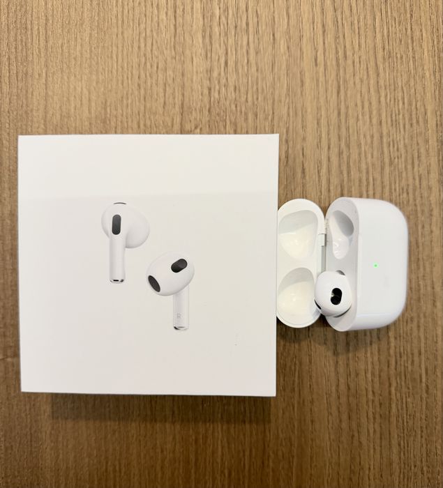 AirPods 3rd generation A2564 правий навушник
