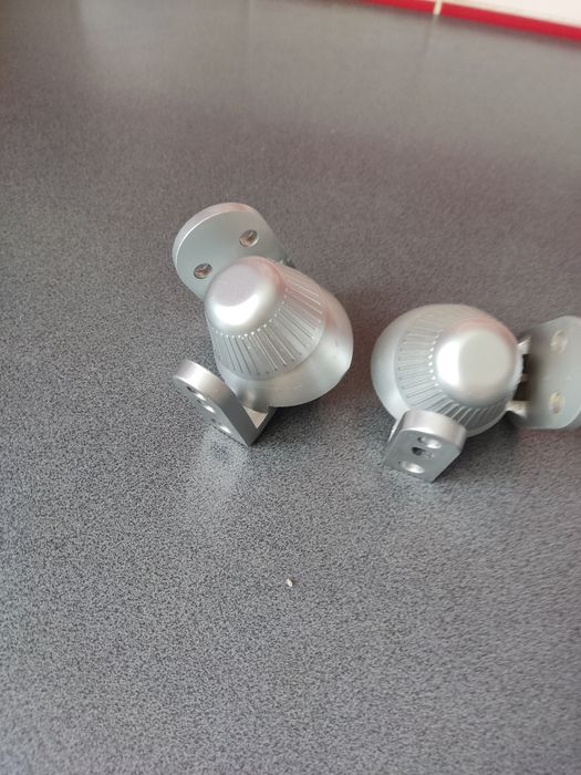 Sprzedam uniwersalne mocowania ścienne.