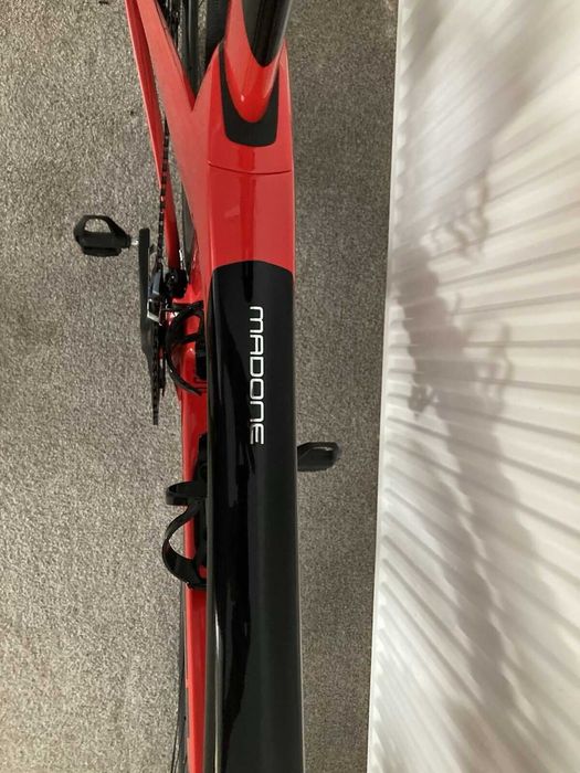 Trek Madone SL 6 Disc 2021 Vermelho Radioativo/Preto