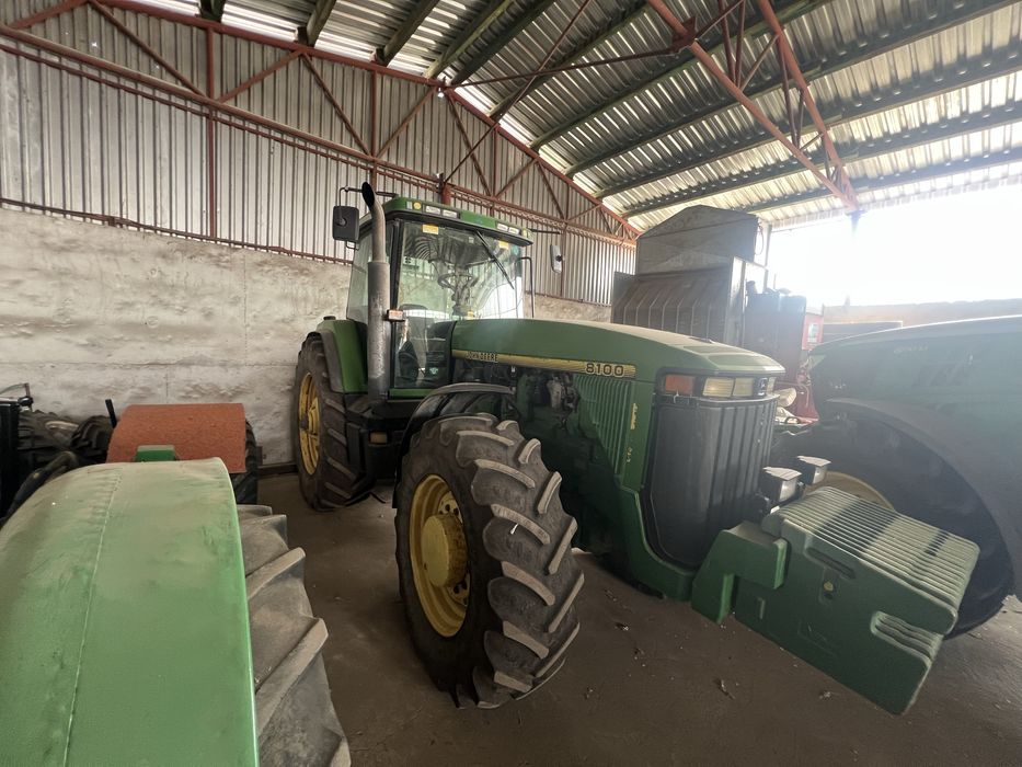 John Deere 8100