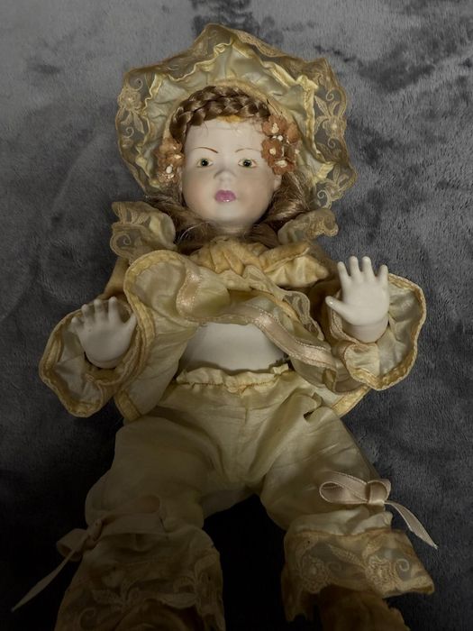 Boneca de porcelana