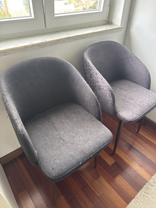 Duas cadeiras para restauro