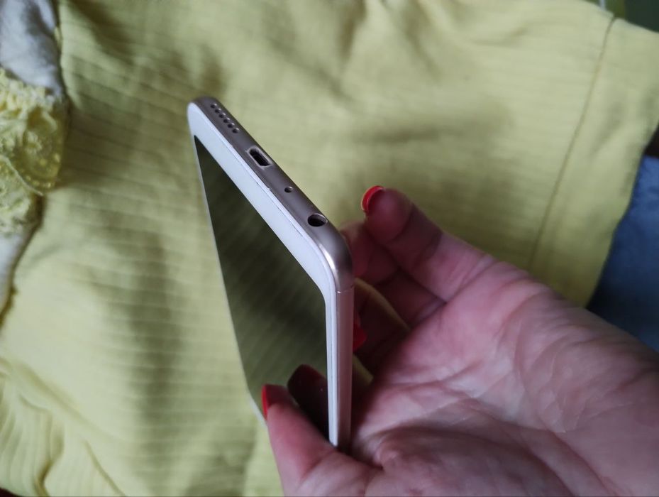 Телефон смартфон пам'ять 4/64 Xiaomi Redmi Note 5