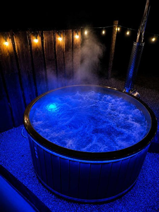 Domki nad jeziorem | Balia Jacuzzi, Sauna, Basen, Kominek | Kaszuby, Gołubie | 4–8 os.