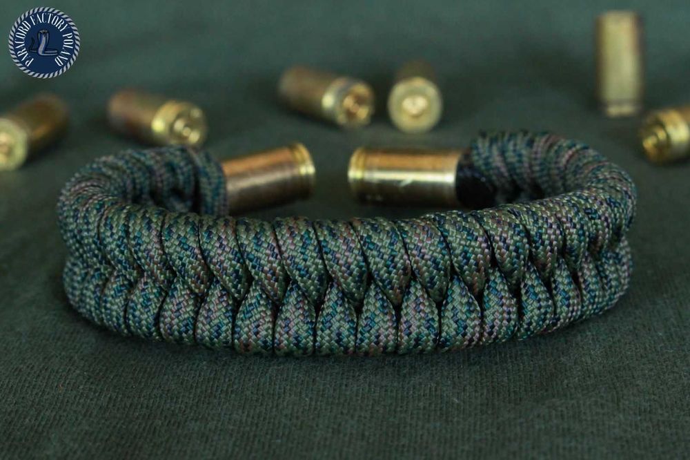 Bransoletka militarna Fishtail paracord z łuskami 9mm para handmade