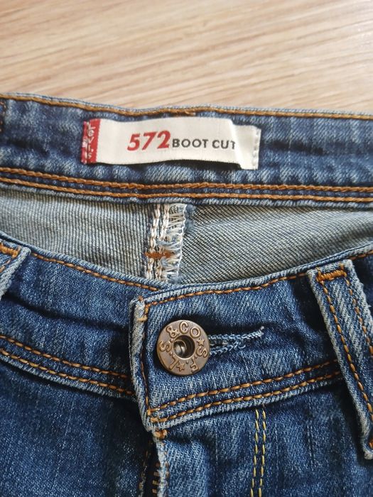 Jeansy Levis 572 Boot Cut W27L32