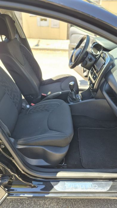 Renault Clio IV ano 2019 0.9 Tce Limited gasolina
