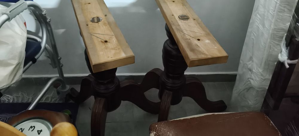 Mesa de madeira de jantar
