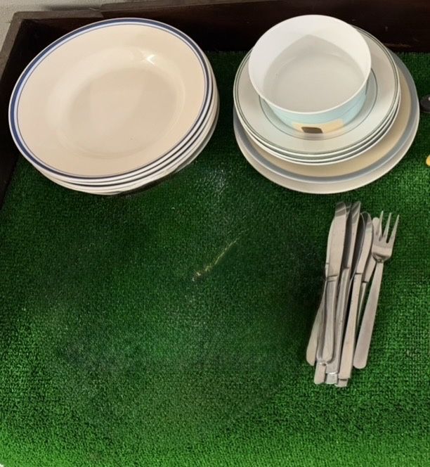 Dinnerware and Cutlery Set511507148665661440