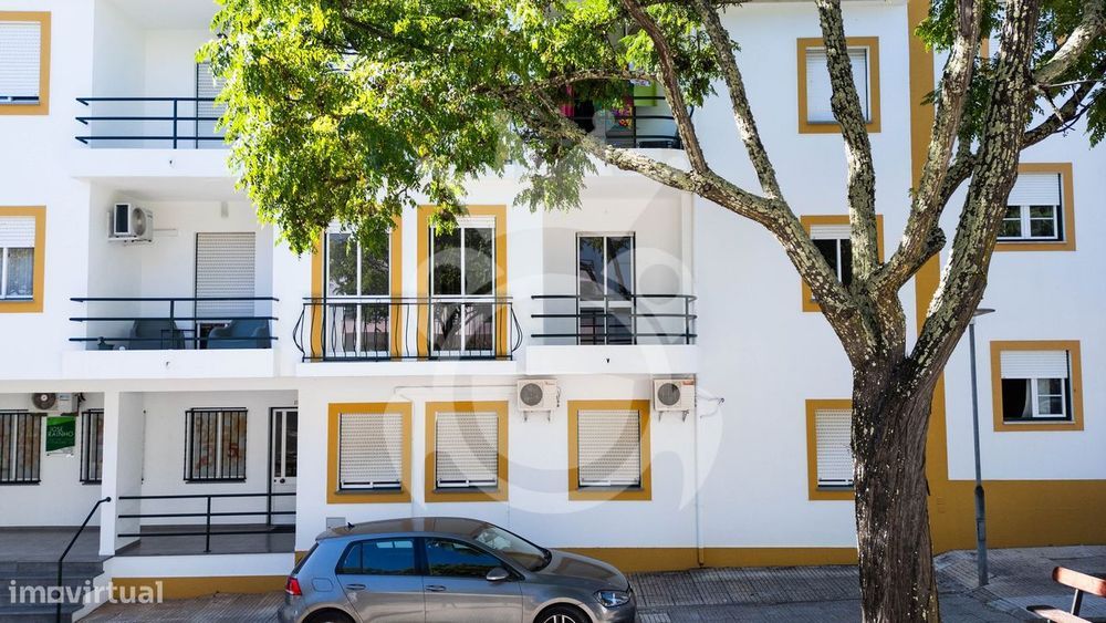 Apartamento T3 com garagem e armazém